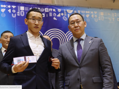 Якутским мас-рестлерам впервые вручили знаки заслуженных мастеров спорта России