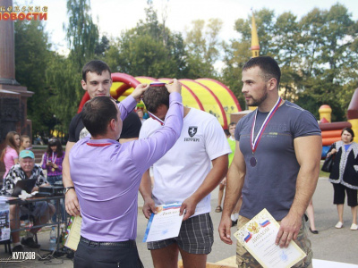 В Ржеве провели турнир по мас-рестлингу в честь Дня молодежи.