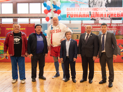 В Москве завершились традиционные соревнования по мас-рестлингу памяти олимпийского чемпиона Романа Дмитриева
