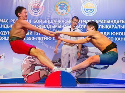 В Алматы прошел первый международный турнир по мас-рестлингу среди юношей