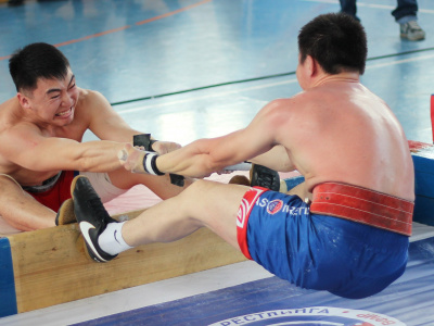 Сахалинские спортсмены завоевали пять медалей на чемпионате ДФО по мас-рестлингу