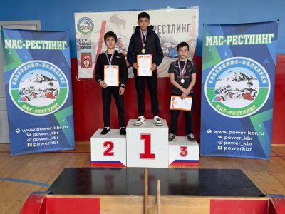 Баксан встретил День космонавтики силовым единоборством