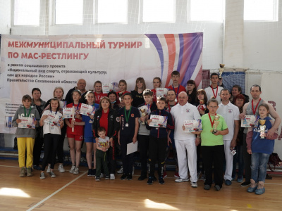 Сахалинские спортсмены собрались на турнире по мас-рестлингу в Поронайске