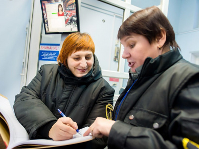 Одной левой: работница челябинского завода выступила на турнире Арнольда Шварценеггера