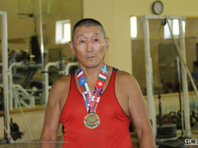 Якутянин установил три мировых рекорда по поднятию штанги