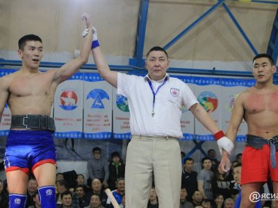 Чемпионат Якутии по мас-рестлингу запомнился рекордом и яркими схватками