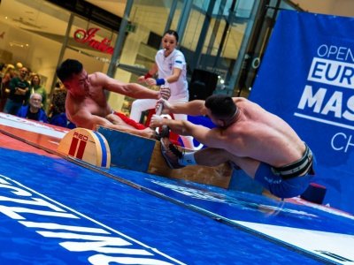 Павел Черноградский, Иван Галкин и Эльдана Болотбекова стали абсолютными чемпионами Европы по мас-рестлингу