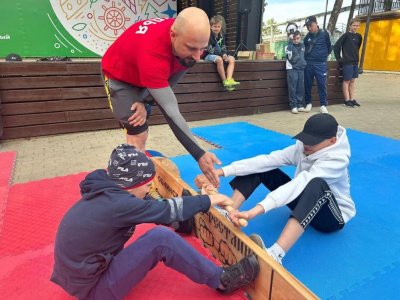 Якутский вид спорта «мас тардыхыы» или мас-рестлинг собрал десятки спортсменов в подмосковном Наро-Фоминске