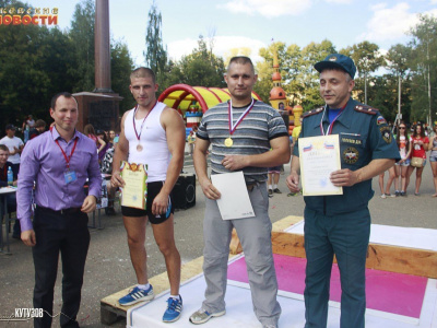 В Ржеве провели турнир по мас-рестлингу в честь Дня молодежи.