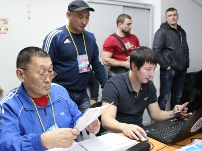 Сильнейшие мас-рестлеры из десяти российских регионов будут бороться за путевки на чемпионат России на мемориале олимпийского чемпиона Романа Дмитриева в Москве. 