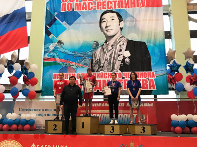 В Москве завершились традиционные соревнования по мас-рестлингу памяти олимпийского чемпиона Романа Дмитриева
