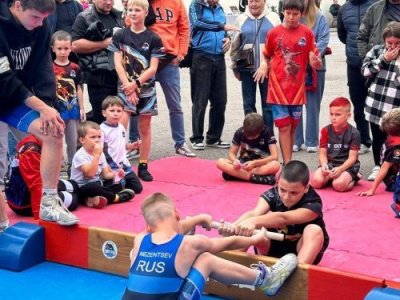 В Яхроме прошли соревнования по мас-рестлингу среди юношей до 16 лет