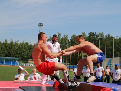 Сельские спортсмены проявили характер на жарком помосте мас-рестлинга в Калуге. Фото