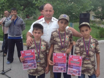В Азербайджане юные армейцы осваивают мас-рестлинг.